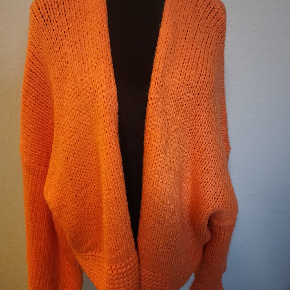 🚨Closet Sale🚨DAVI & DANI Vibrant Orange Cardigan